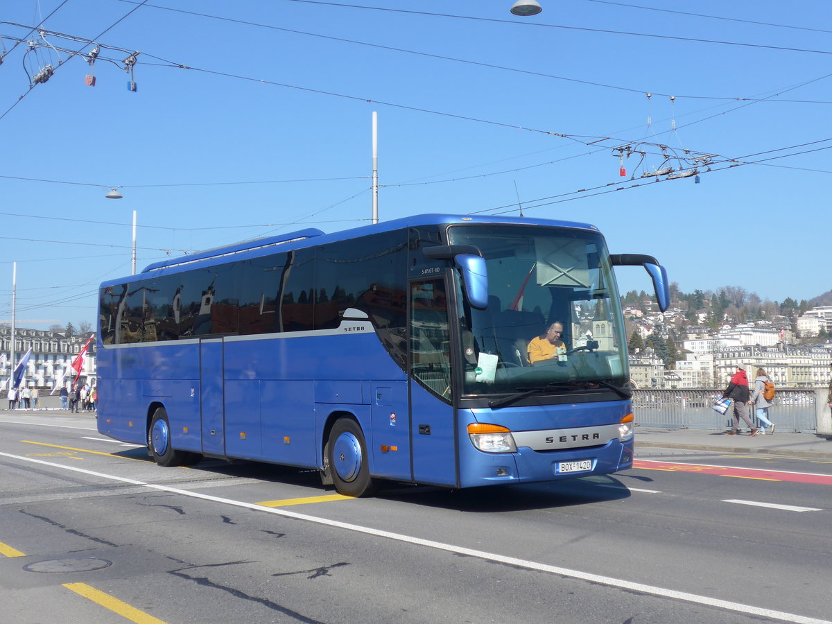 (203'022) - Aus Griechenland: ??? - BOX-1420 - Setra am 23. Mrz 2019 in Luzern, Bahnhofbrcke