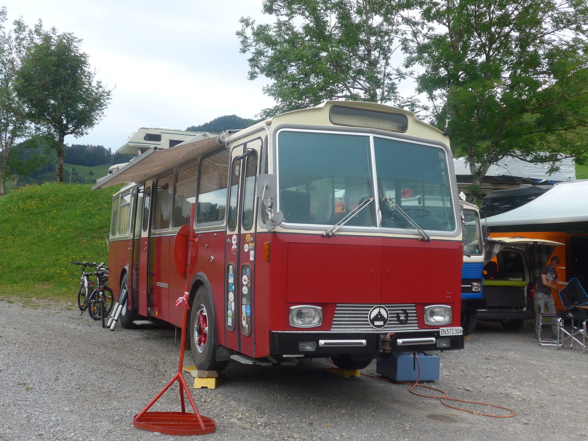 (208'815) - Niederer F., Langwiesen - ZH 572'304 - Saurer/Tscher (ex Solr+Fontana, Ilanz) am 17. August 2019 in Atzmnnig, Schutt