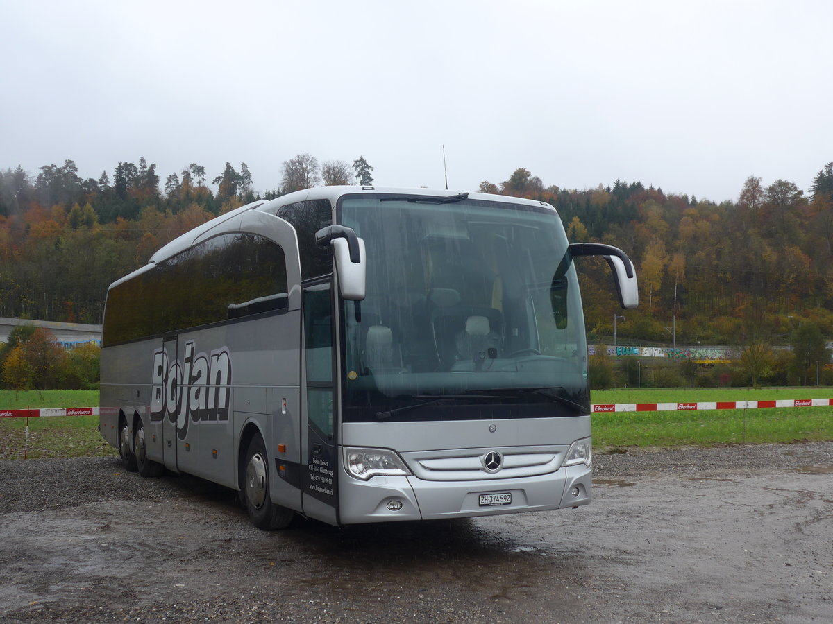 (210'824) - Bojan, Glattbrugg - ZH 374'592 - Mercedes am 8. November 2019 in Kloten, Steinackerstrasse