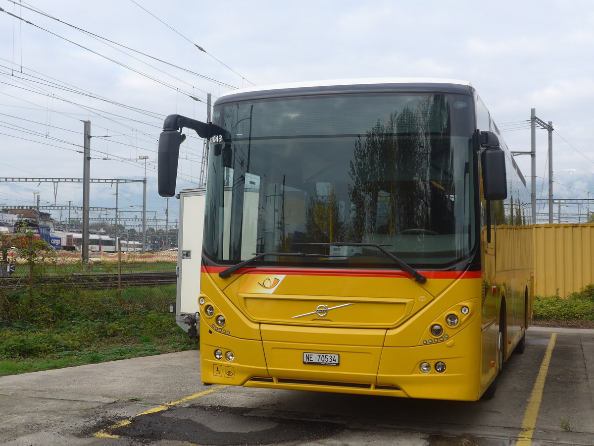 (210'890) - CarPostal Ouest - NE 70'534 - Volvo am 9. November 2019 in Yverdon, Garage