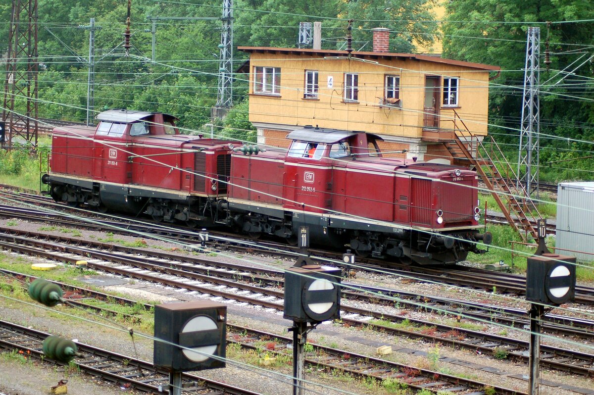 211 051-8 und 212 052-5 von EfW in Ulm am 02.06.2007.