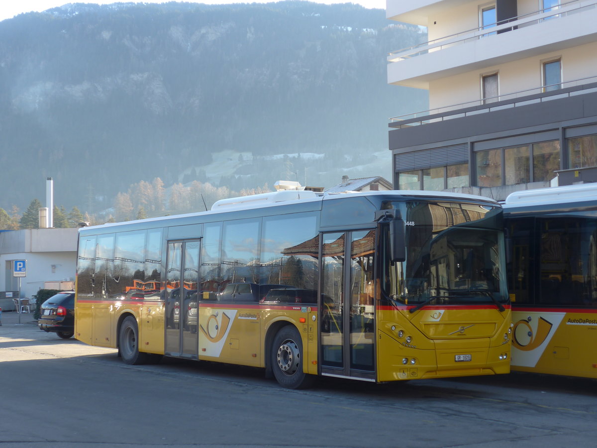 (212'589) - Fontana, Ilanz - Nr. 5/GR 1805 - Volvo am 7. Dezember 2019 beim Bahnhof Ilanz