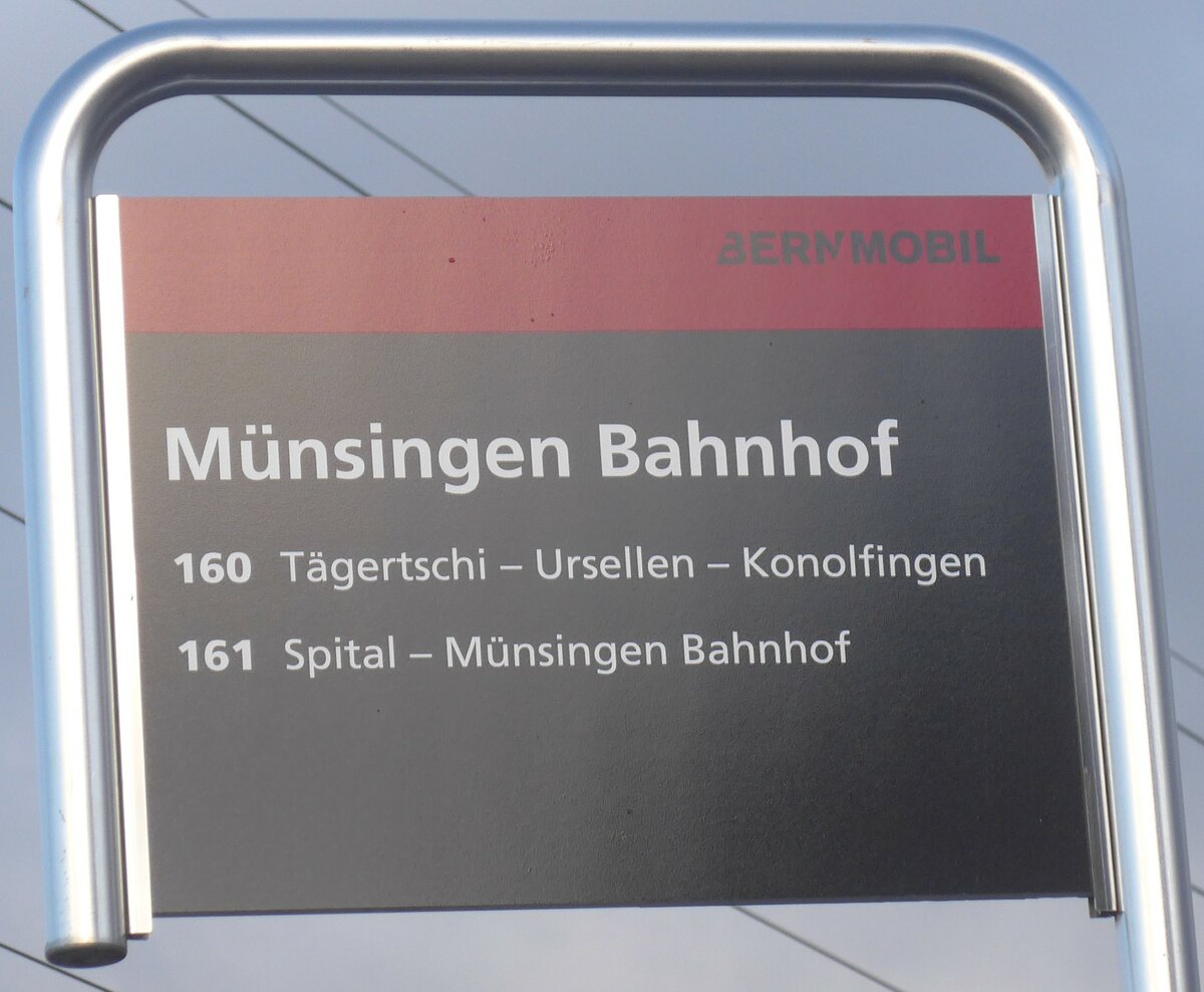 (212'892) - BERNMOBIL-Haltestellenschild - Mnsingen, Bahnhof - am 14. Dezember 2019