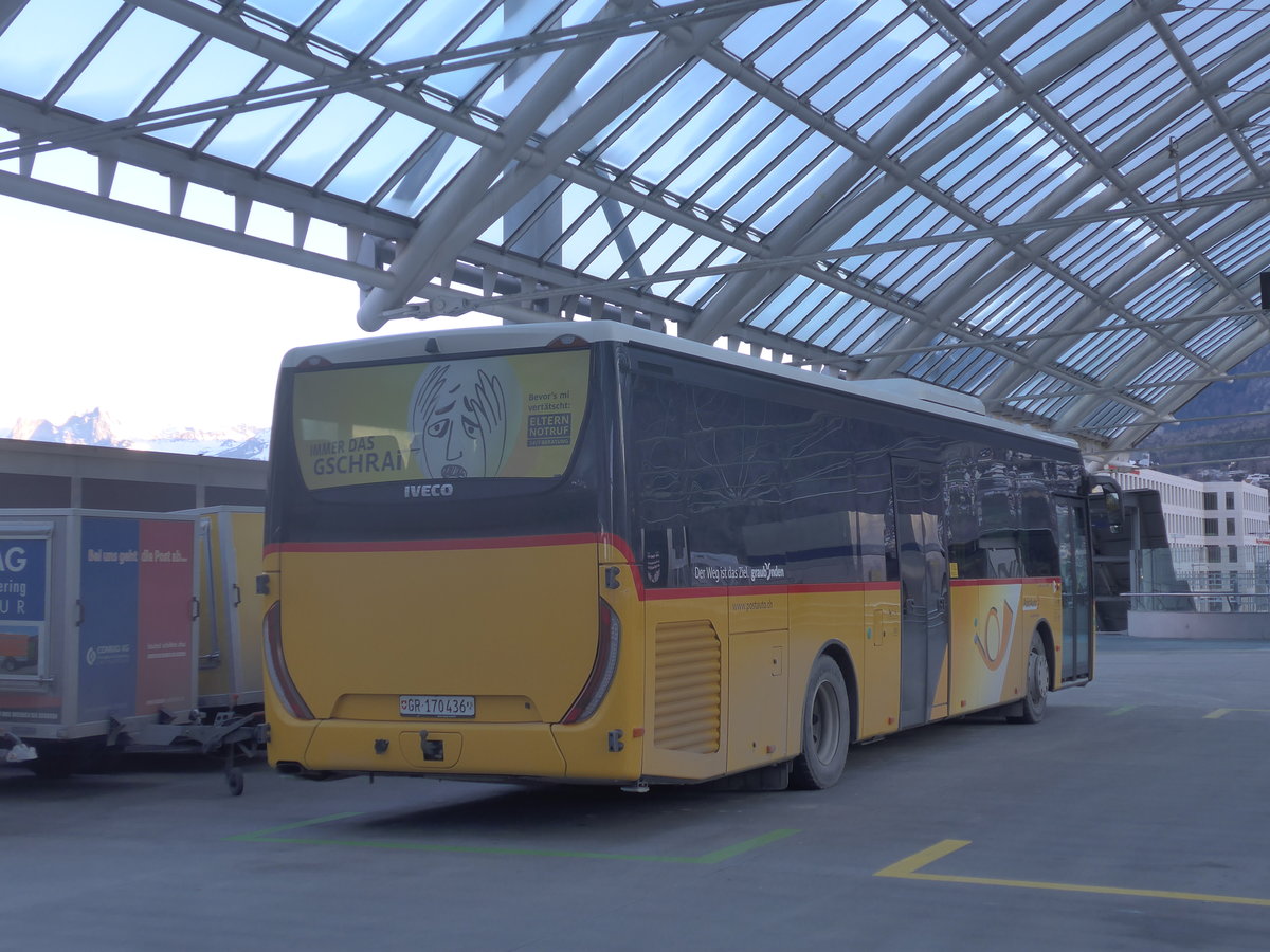 (213'218) - PostAuto Graubnden - GR 170'436 - Iveco am 1. Januar 2020 in Chur, Postautostation