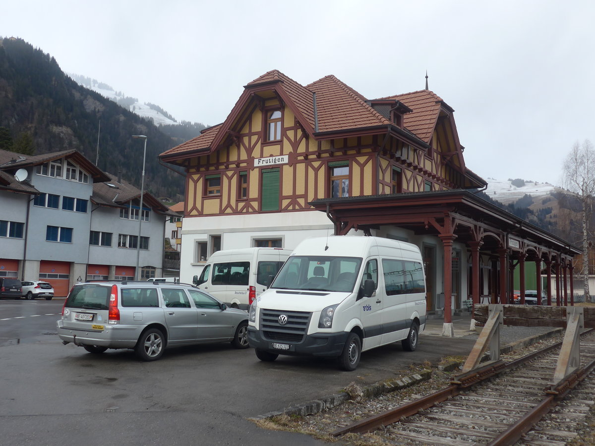 (214'465) - BLS Bern - Nr. 2/BE 635'322 - VW am 19. Februar 2020 in Frutigen, Alter Bahnhof