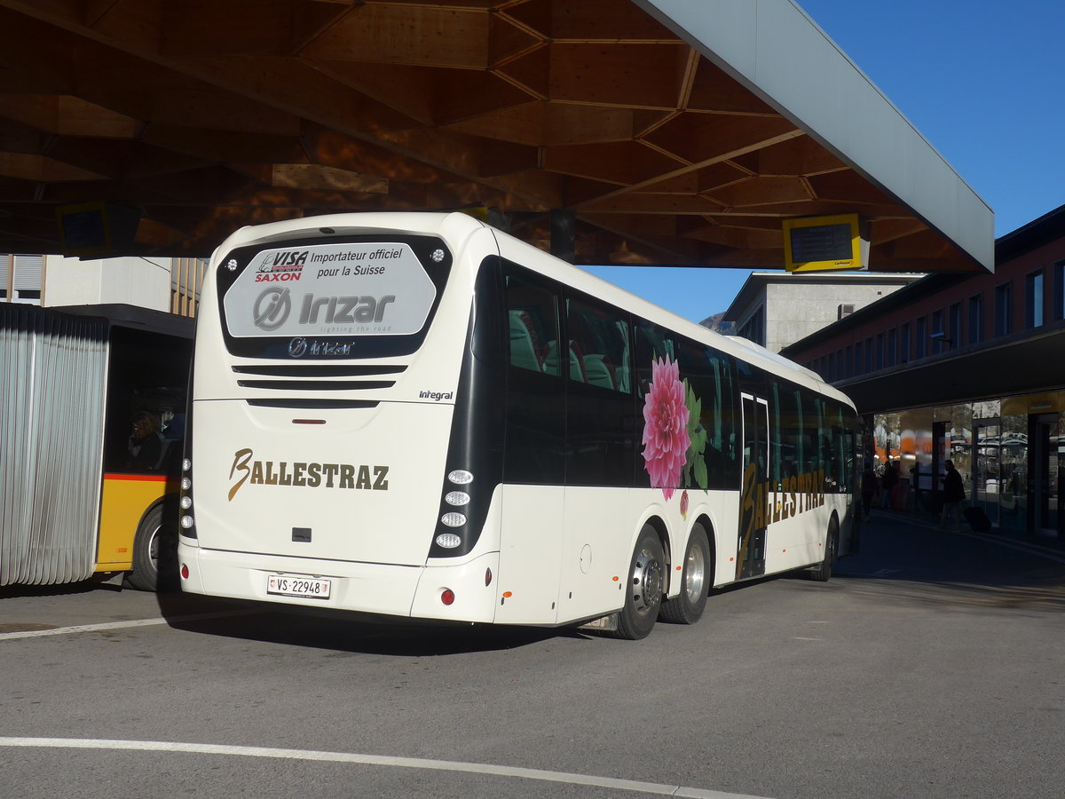 (214'805) - Ballestraz, Grne - VS 22'948 - Irizar am 22. Februar 2020 beim Bahnhof Sion