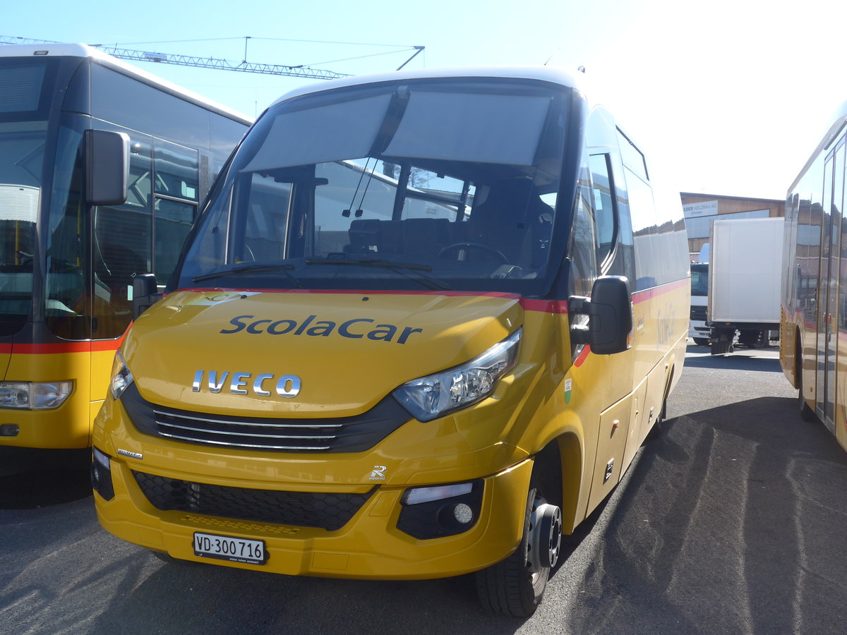 (215'242) - CarPostal Ouest - VD 300'716 - Iveco/Rosero am 15. Mrz 2020 in Kerzers, Interbus