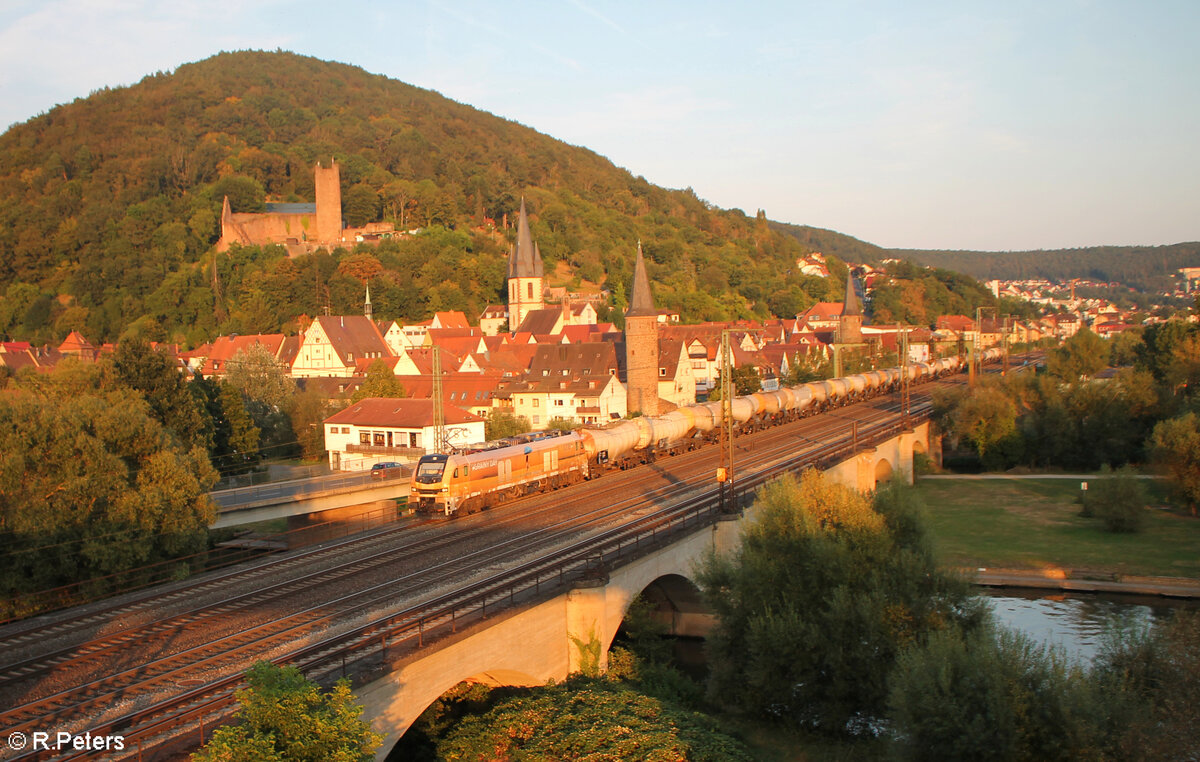 2159 256-7  Grainy Day  zieht mit dem umgeleiteten Slurry Zug nach Schwed/Oder durch Gemünden. 01.09.24