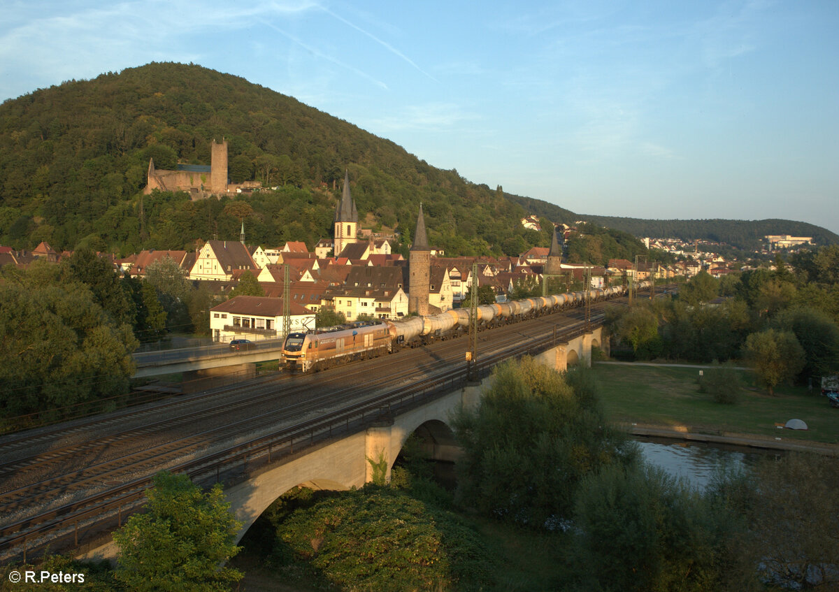 2159 256-7  Grainy Day  zieht mit dem umgeleiteten Slurry Zug nach Schwed/Oder durch Gemünden. 01.09.24