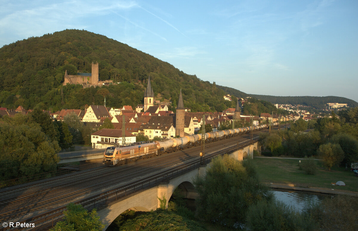 2159 256-7  Grainy Day  zieht mit dem umgeleiteten Slurry Zug nach Schwed/Oder durch Gemünden. 01.09.24