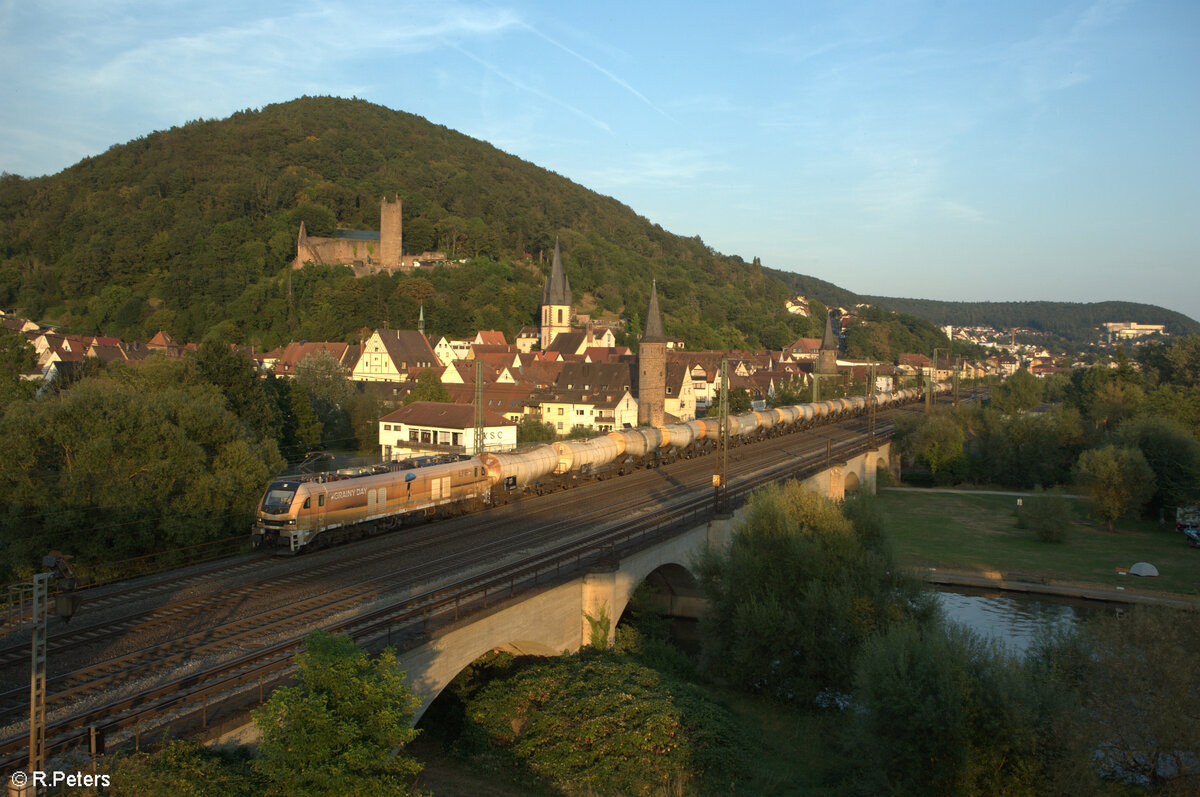 2159 256-7  Grainy Day  zieht mit dem umgeleiteten Slurry Zug nach Schwed/Oder durch Gemünden. 01.09.24