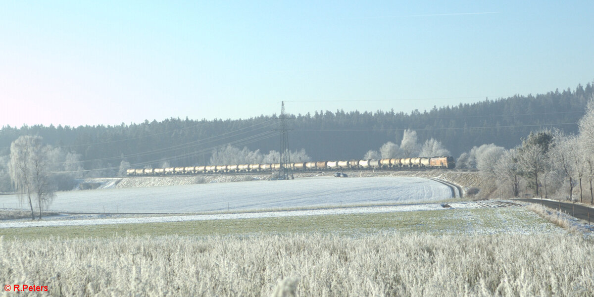 2159 256  GrainyDay  zieht den Slurry Kreideschlammzug kurz vor Marktleuthen in Richtung Hof. 29.12.24