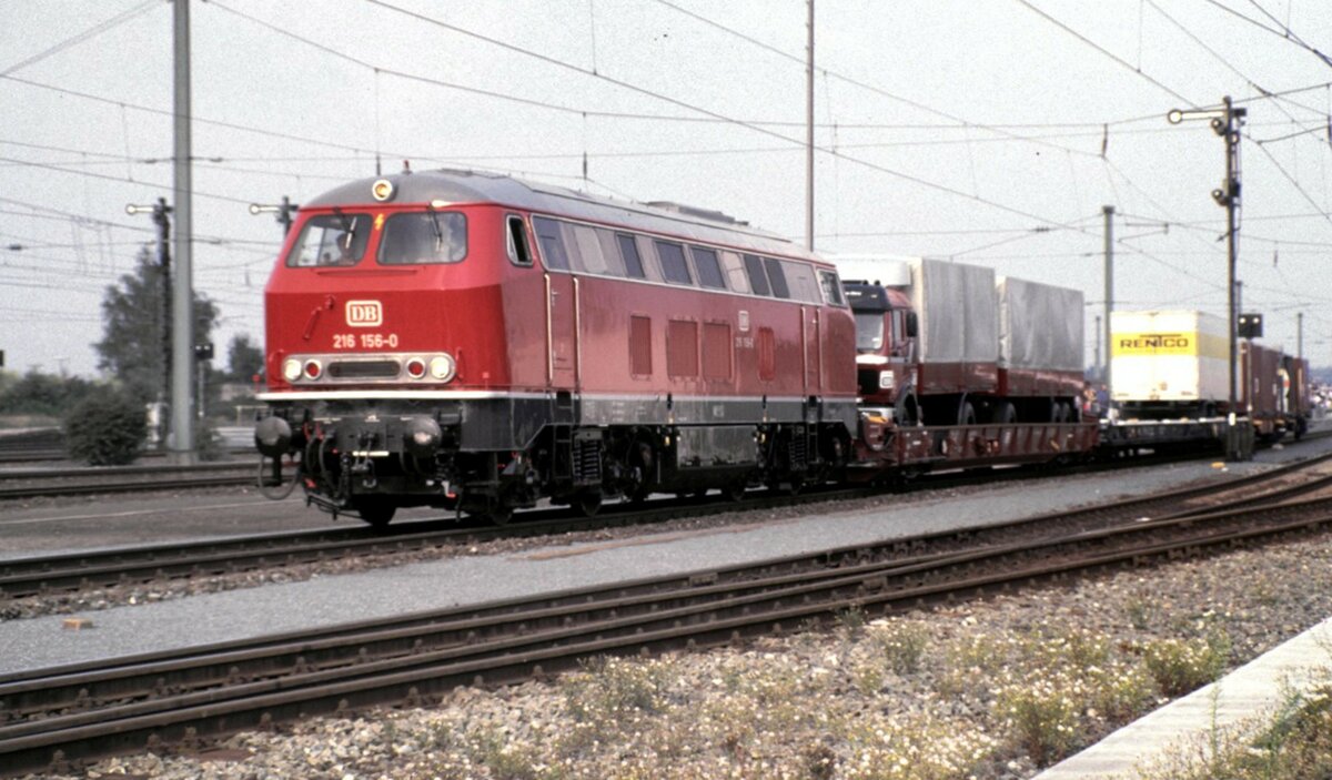 216 156-0 mit Rollender Landstraße, Niederflurwagen Ssss-z 690 bei der Jubiläumsparade 150 Jahre Deutsche Eisenbahn in Nürnberg am 14.09.1985.