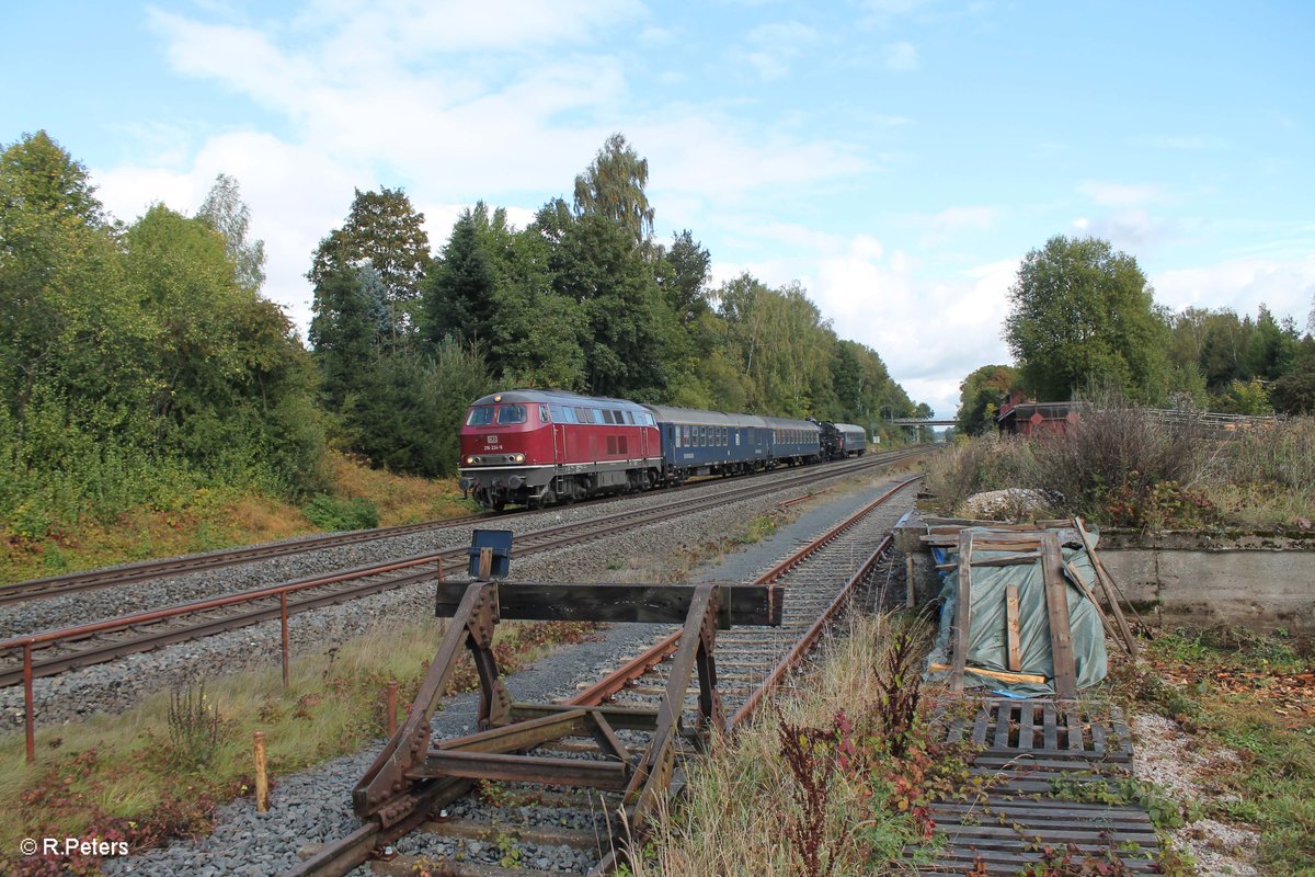 216 224-6 Überführt als DPE 62064 eine schwedische Dampflok B1135 von Rostock nach Augsburg bei Waldershof. 03.10.16