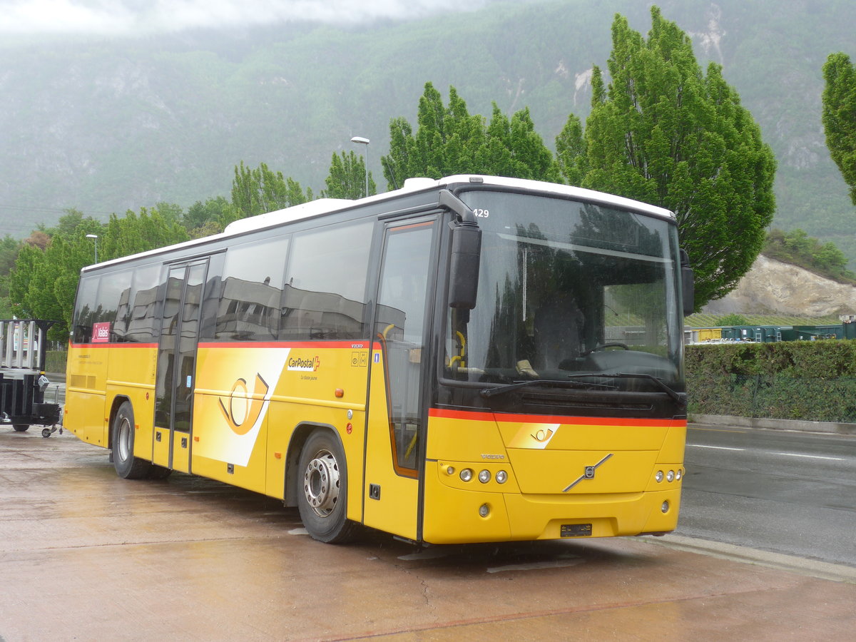 (216'667) - TSAR, Sierre - (VS 45'635) - Volvo (ex Epiney, Ayer) am 2. Mai 2020 in Sierre, Garage