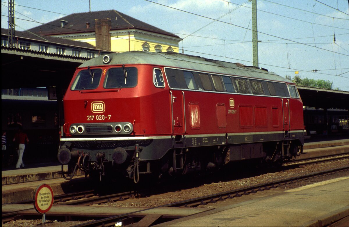 217 020-7 in Regensburg am 15.08.1982.
