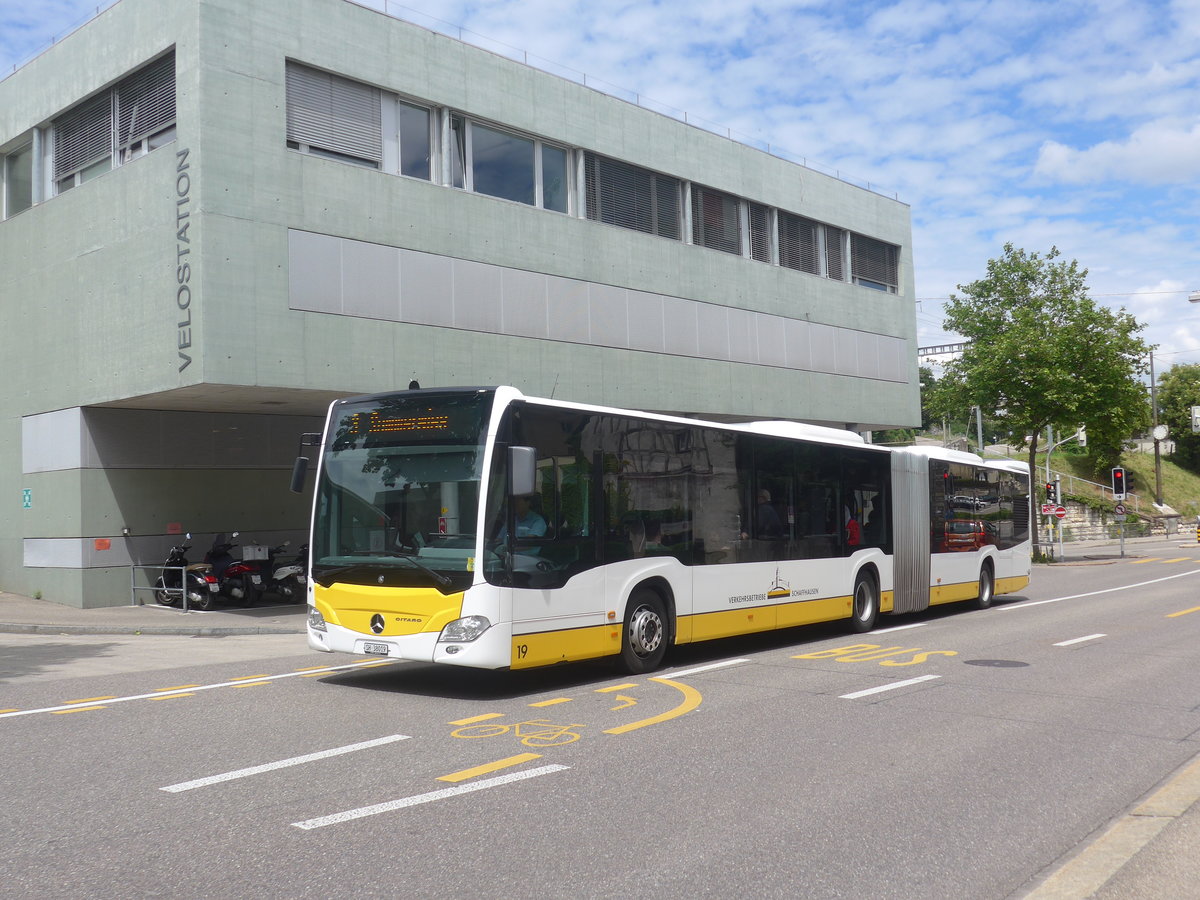 (217'717) - VBSH Schaffhausen - Nr. 19/SH 38'019 - Mercedes am 8. Juni 2020 beim Bahnhof Schaffhausen