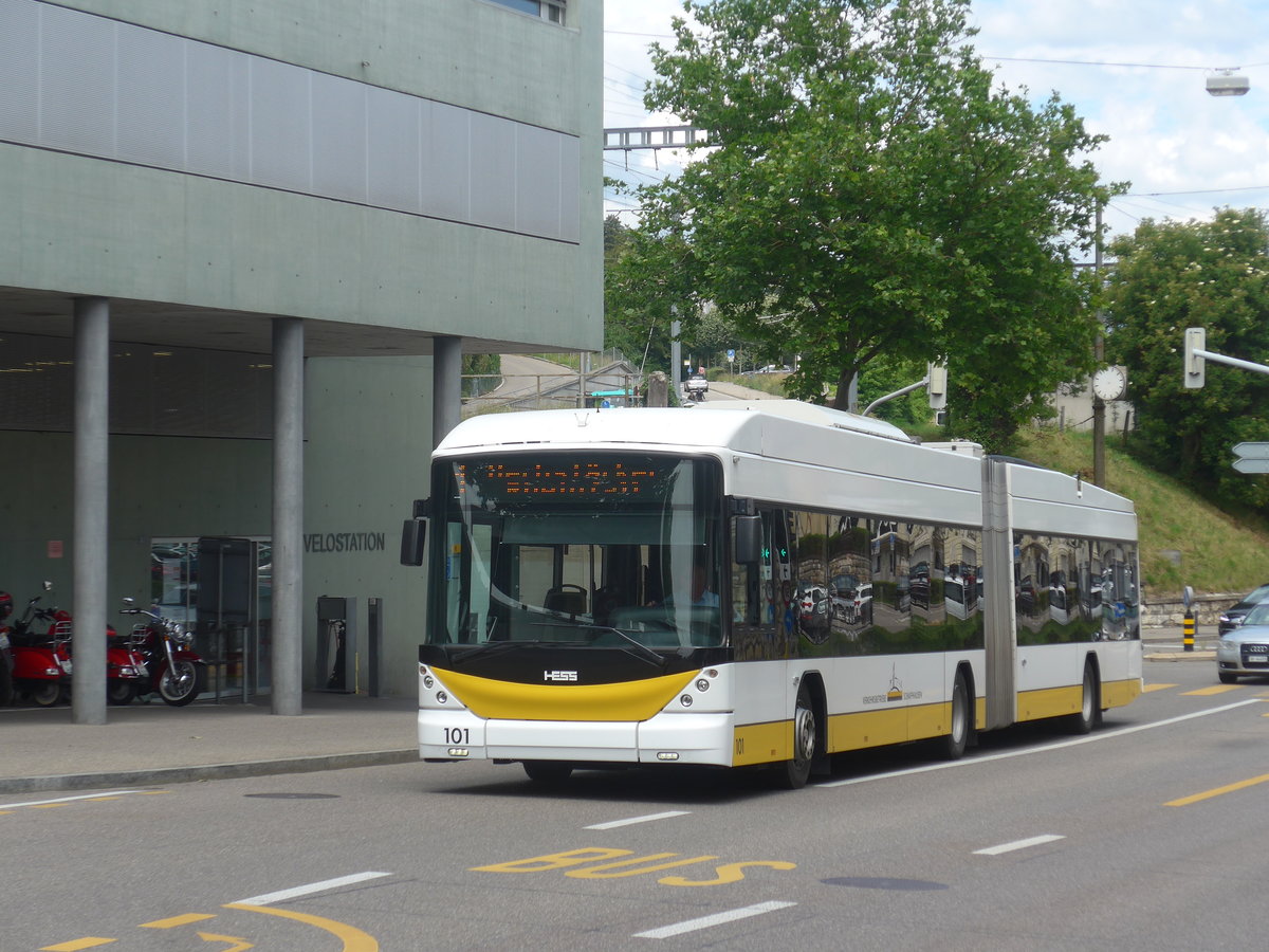 (217'746) - VBSH Schaffhausen - Nr. 101 - Hess/Hess Gelenktrolleybus am 8. Juni 2020 beim Bahnhof Schaffhausen