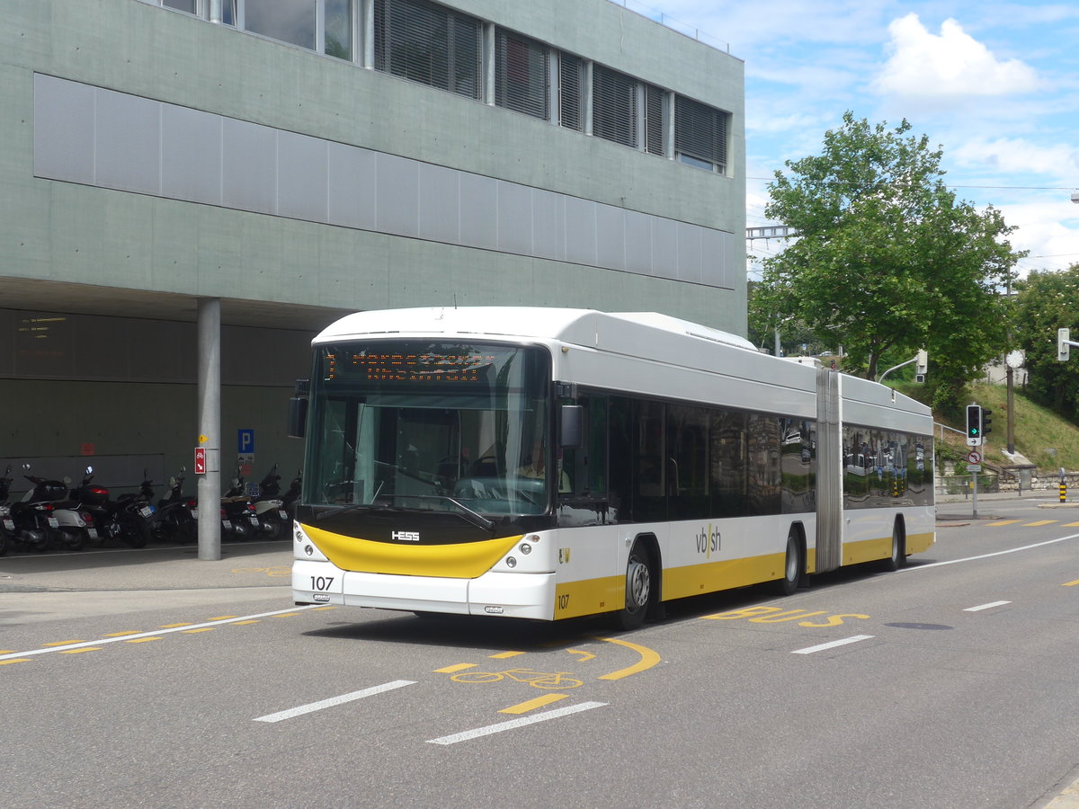(217'757) - VBSH Schaffhausen - Nr. 107 - Hess/Hess Gelenktrolleybus am 8. Juni 2020 beim Bahnhof Schaffhausen