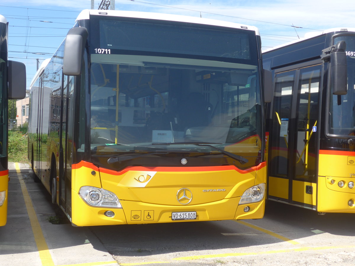 (217'829) - CarPostal Ouest - VD 615'808 - Mercedes am 13. Juni 2020 in Yverdon, Garage