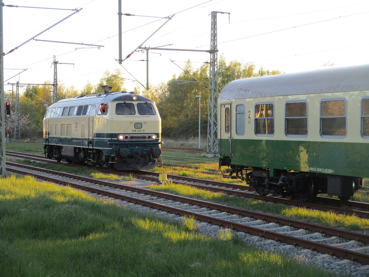 218 333,am 27.April 2025,wenige Meter vor dem Ankuppeln in Bergen/Rügen.