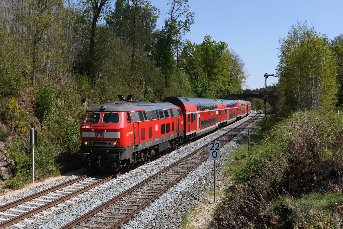 218 409 aus Hof kommend am 13. Mai 2025 bei Reuth.
