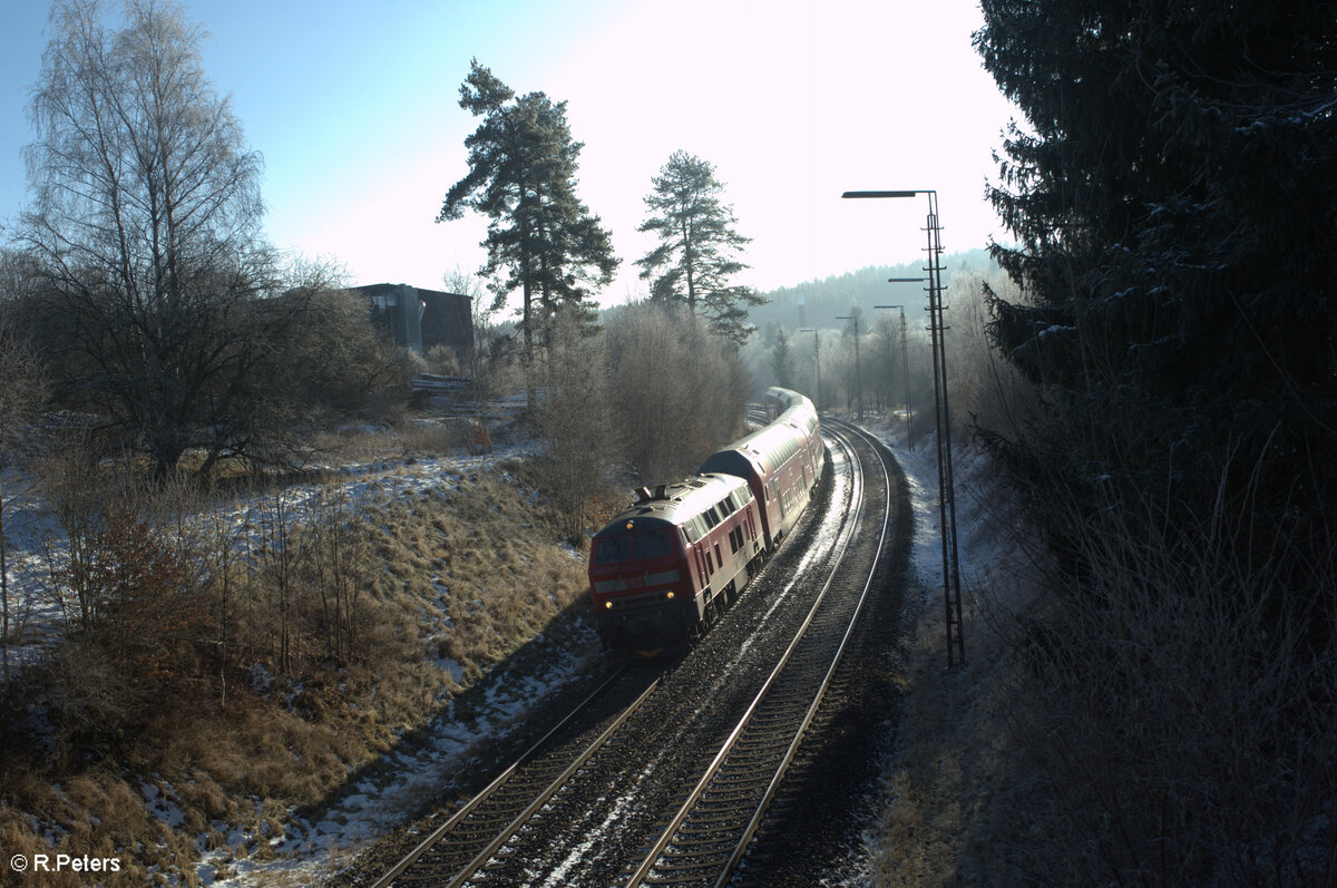 218 411 zieht den RE2 RE4854 München - Hof durch Röslau. 29.12.24