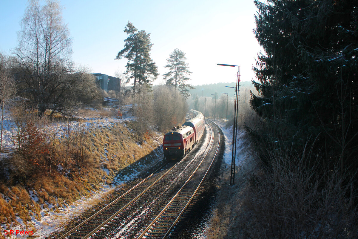 218 411 zieht den RE2 RE4854 München - Hof durch Röslau. 29.12.24