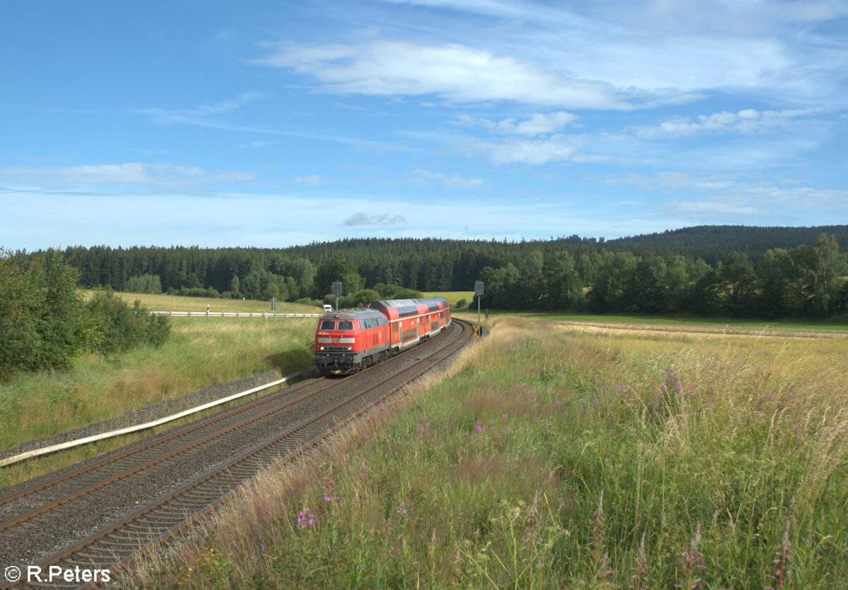 218 424-0 zieht bei Großwendern den RE2 RE4859 Hof - München. 07.07.24
