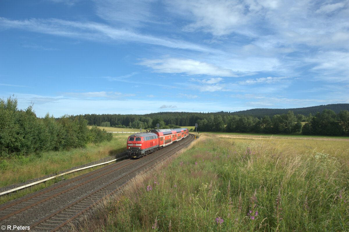 218 424-0 zieht bei Großwendern den RE2 RE4859 Hof - München. 07.07.24