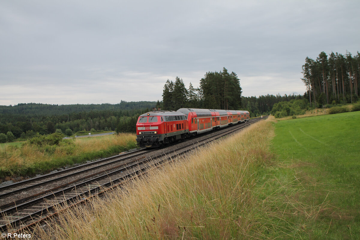 218 424-0 zieht kurz vor Pechbrunn den RE2 RE4856 München - Hof 07.07.24