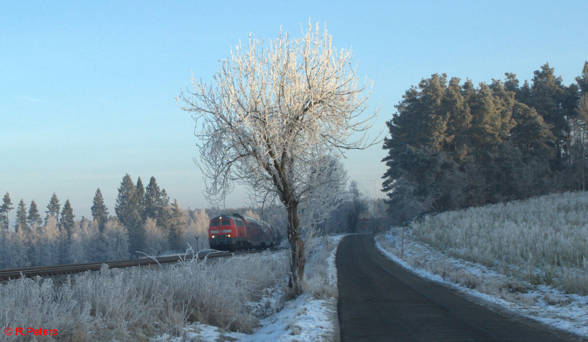 218 428-1 zieht bei Marktleuthen den RE2 RE4859 Hof - München. 29.12.24