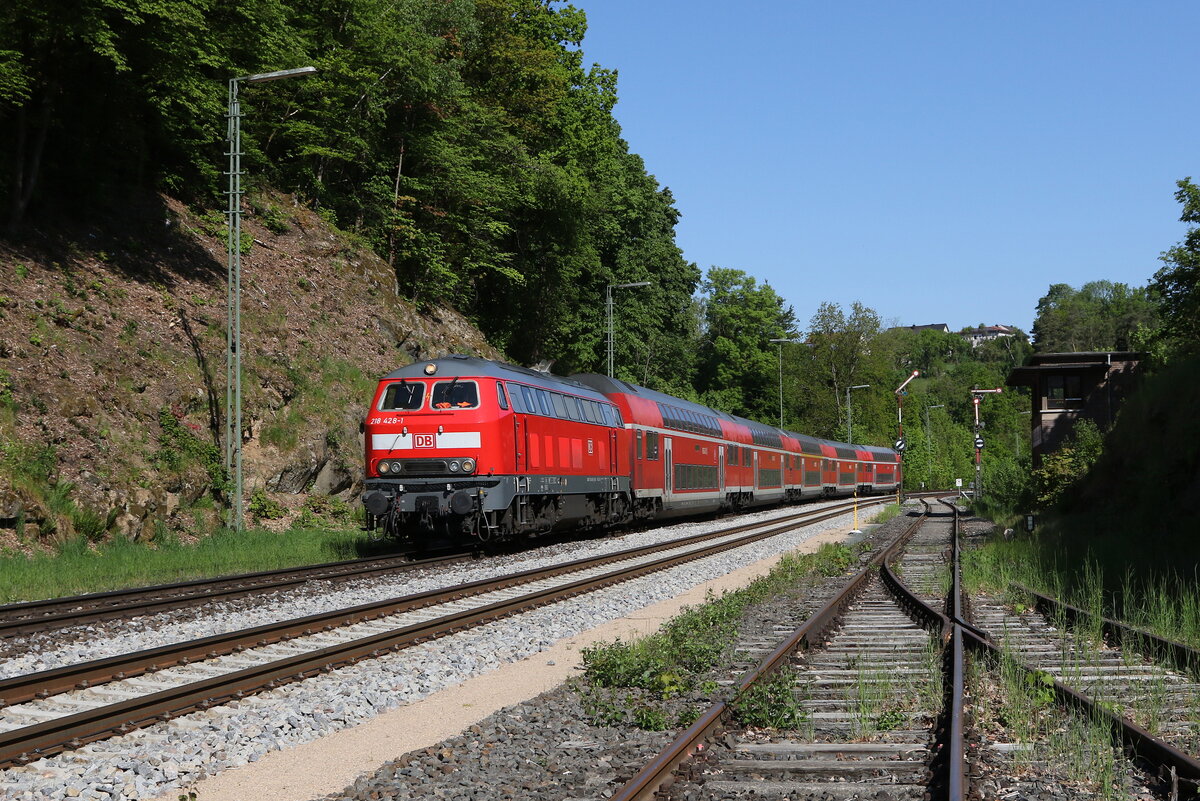 218 428 aus Hof kommend am 13. Mai 2025 bei Windischeschenbach.