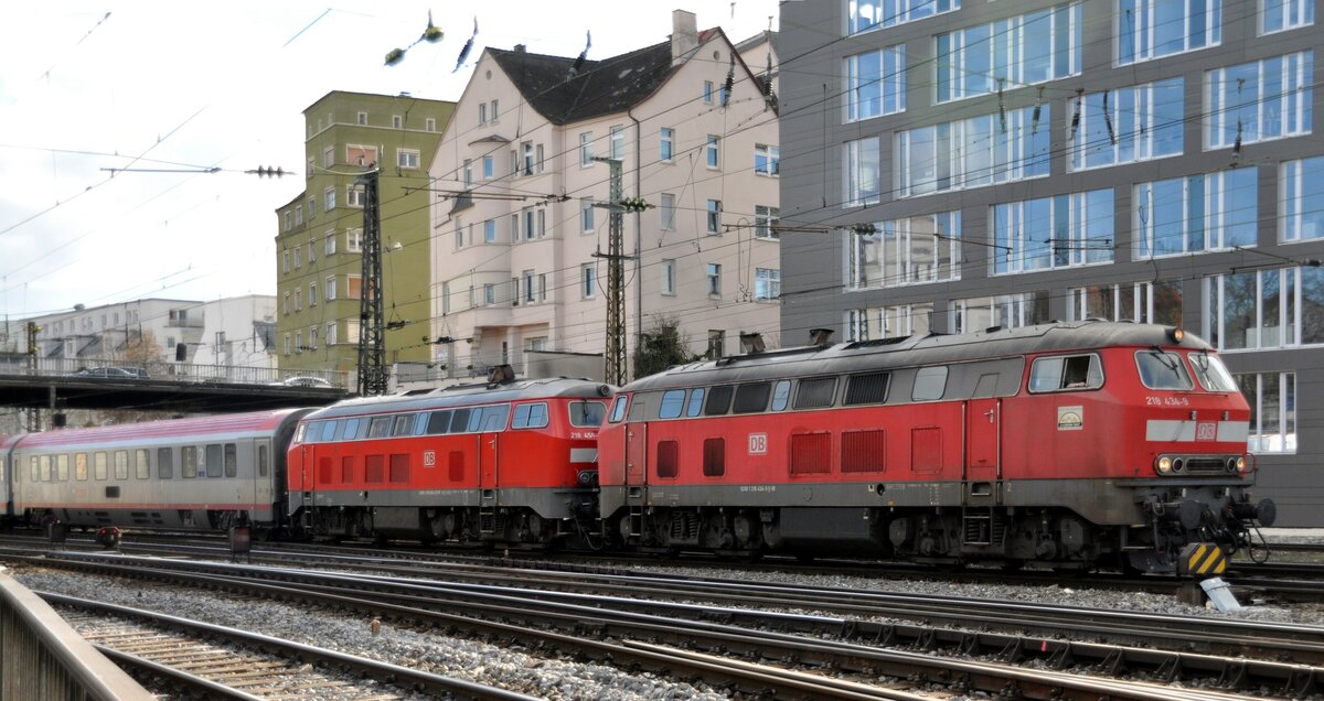 218 434-9 und 218 456-2 mit ÖBB EC in Ulm am 22.02.2014.