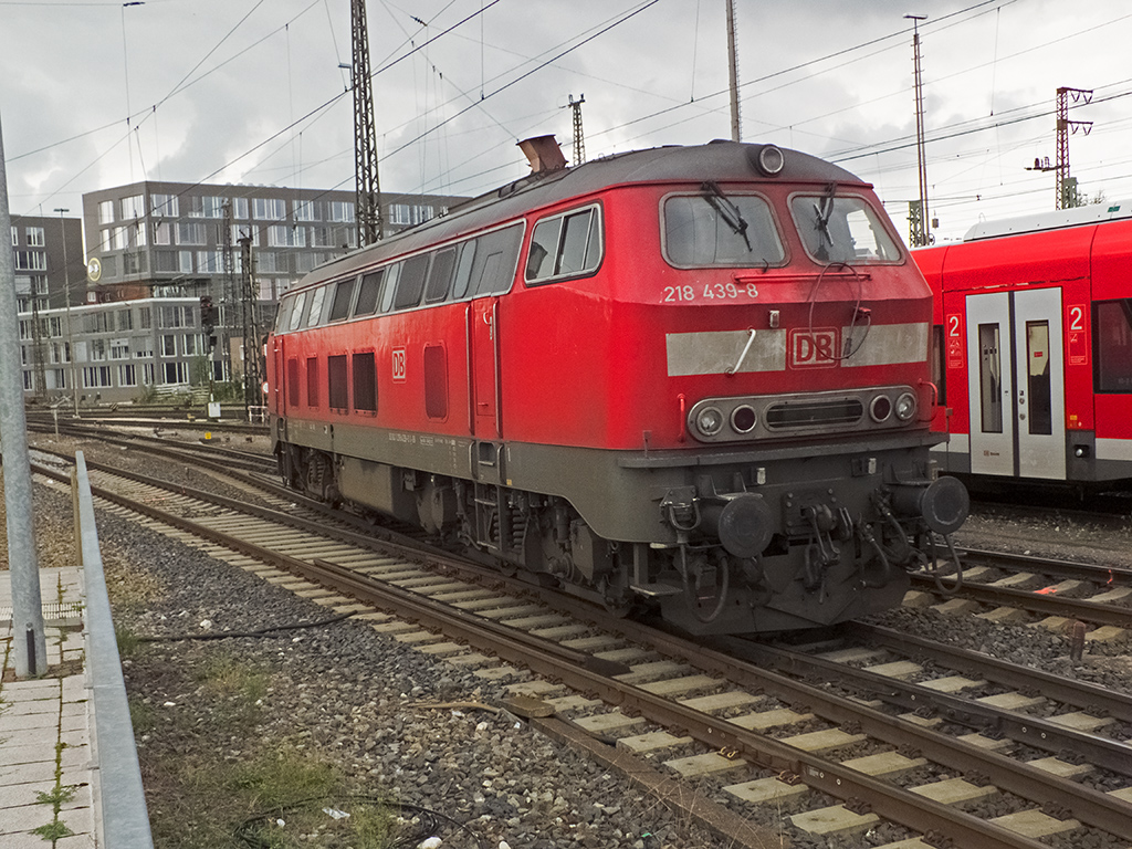 218 439 hat einen IRE aus Lindau nach Ulm gebracht und begibt sich nun in die Abstellung. Die Rückfahrt wird eine andere 218 besorgen.