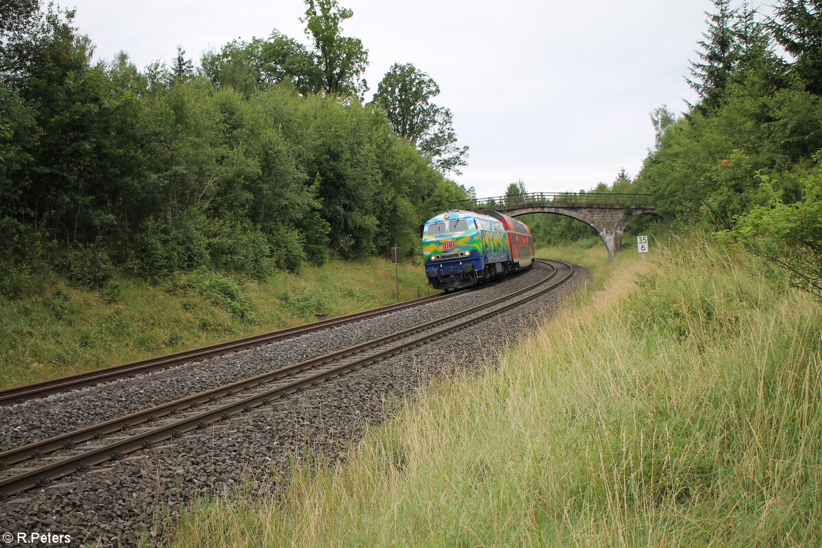 218 443  Donna  zieht vor Wiesau den RE2 RE4863 Hof - München. 07.07.24