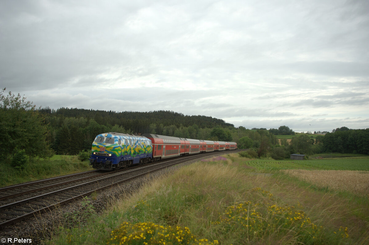 218 443 zieht den RE2 4857 Hof - München bei Lengenfeld. 07.07.24