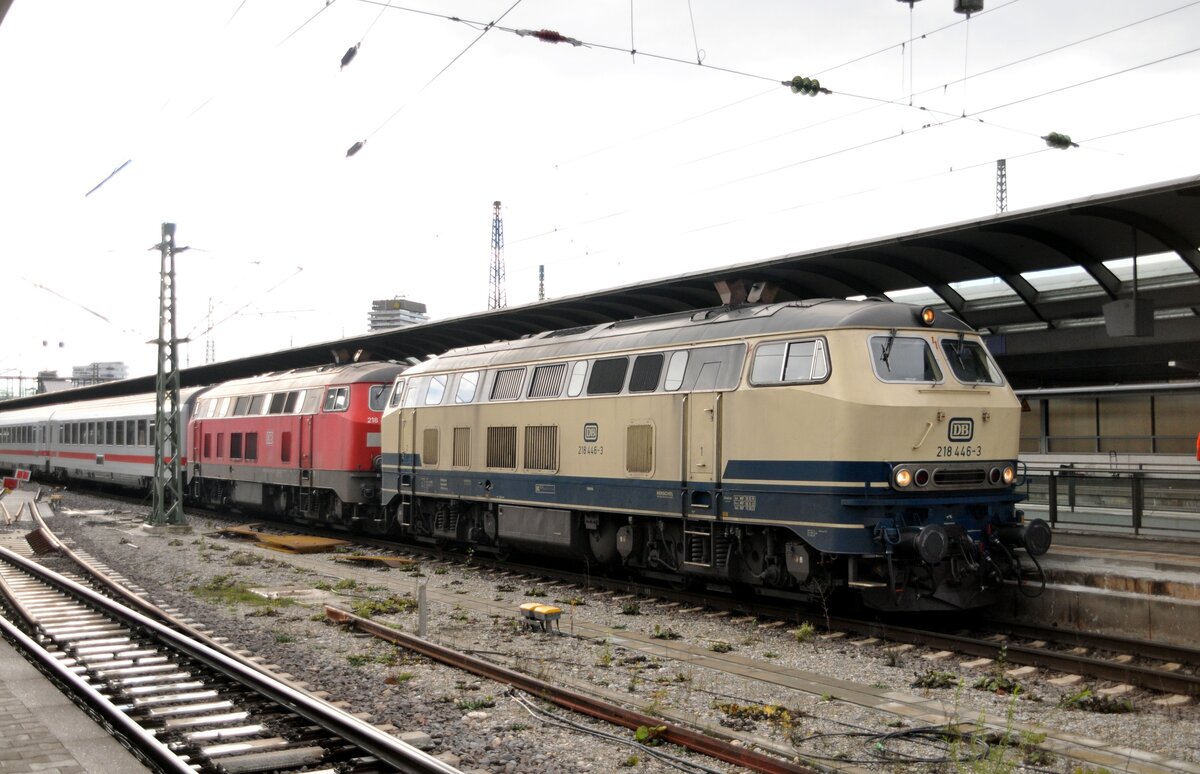218 446-3 und 218 414-1 mit IC Allgäu Nr.2012 in Ulm am 24.11.2022.