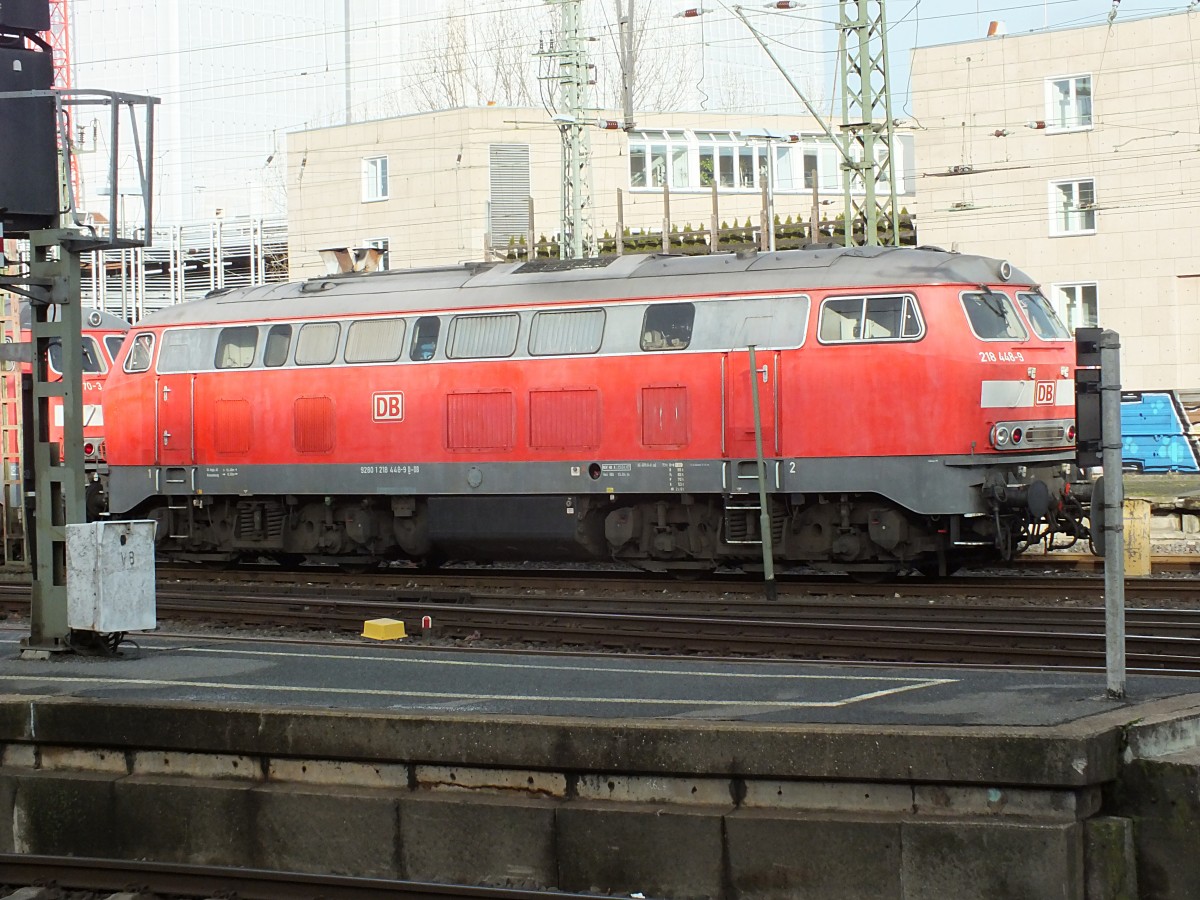 218 448 ist am 7.1.14 in Hannover HBF abgestellt. Dahinter ist auch 218 470 erkennbar.