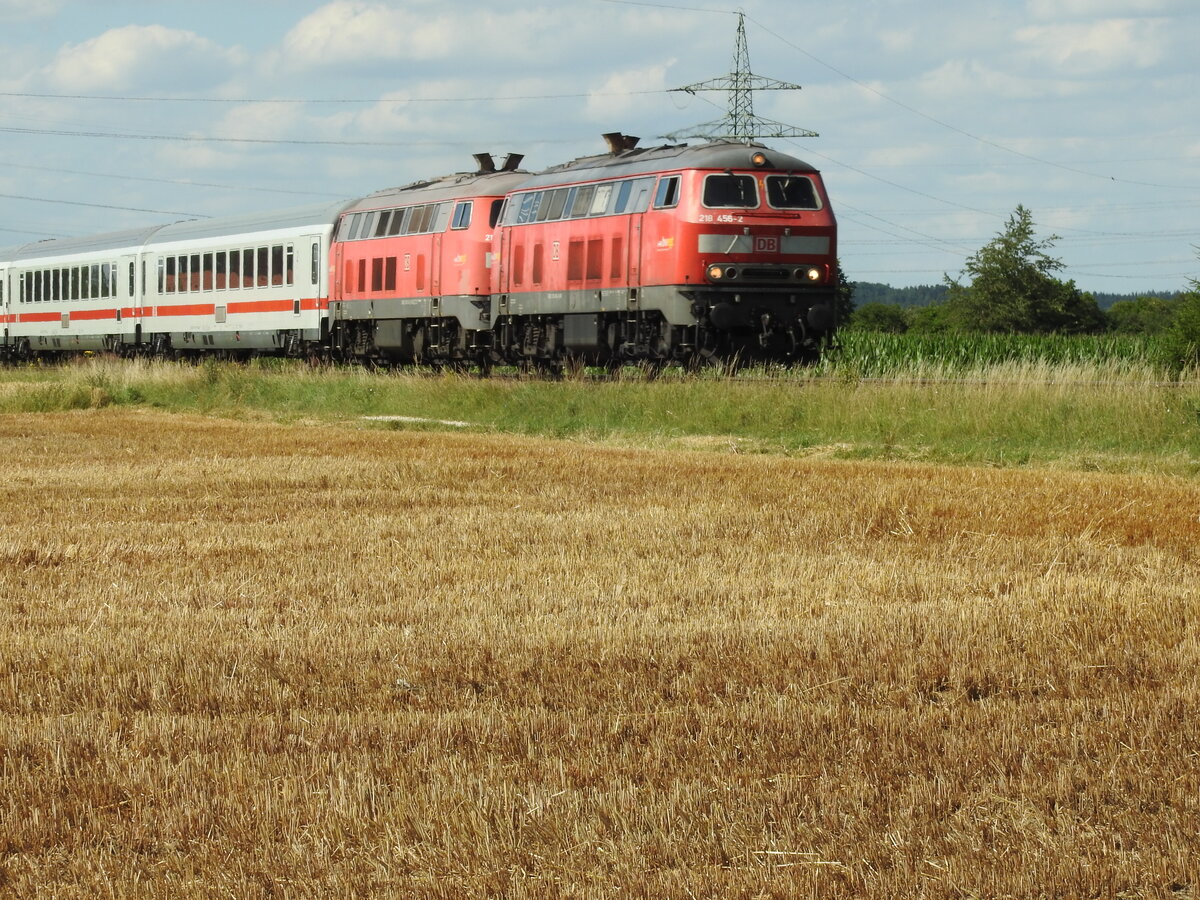 218 456-2 und eine weitere 218 mit IC Allgäu in Vöhringen am 07.07.2020.