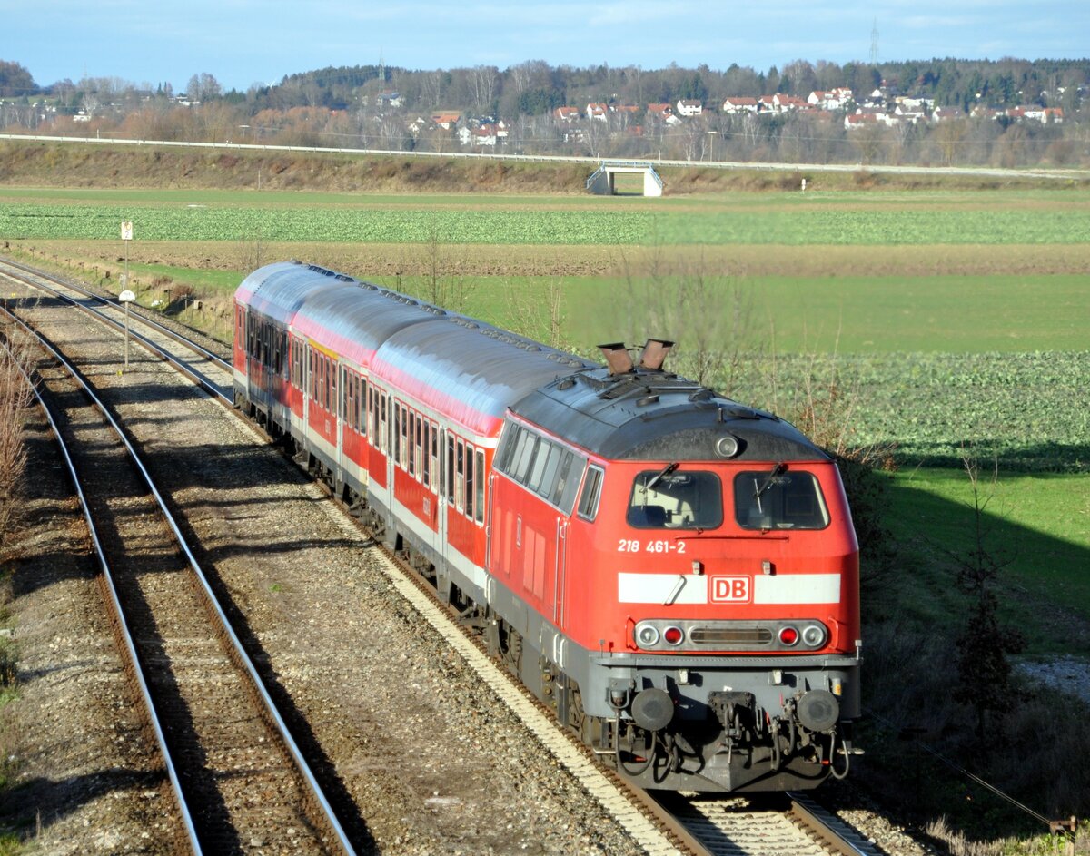 218 461-2 mit Nahverkehrszug in Vöhringen am 23.11.2009.