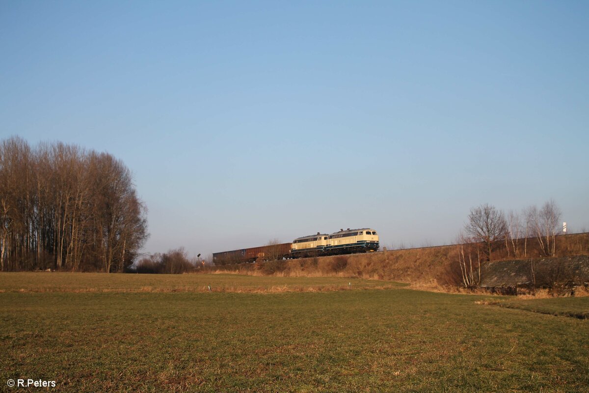 218 466 + 218 489 und 4 Eas auf dem Weg nach Passau s�dlich von Wiesau/Oberpfalz. 01.03.23