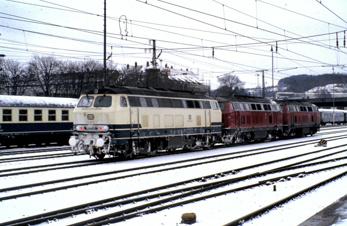 218 473-7 und zwei weiteren 218 in Ulm am 23.11.1980.