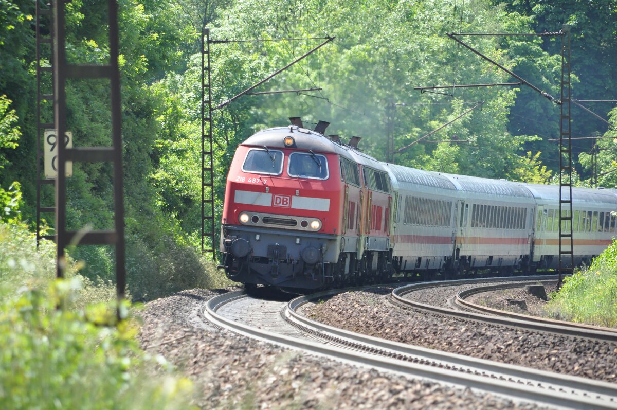 218 487-7 und 218 mit IC Allgäu in Ulm am 06.06.2013.