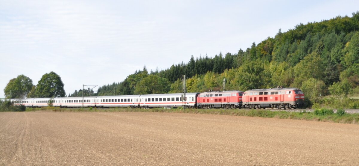 218 491-9 und 218 464-8 mit IC 2013 Allgäu bei Amstetten am 20.09.2012.