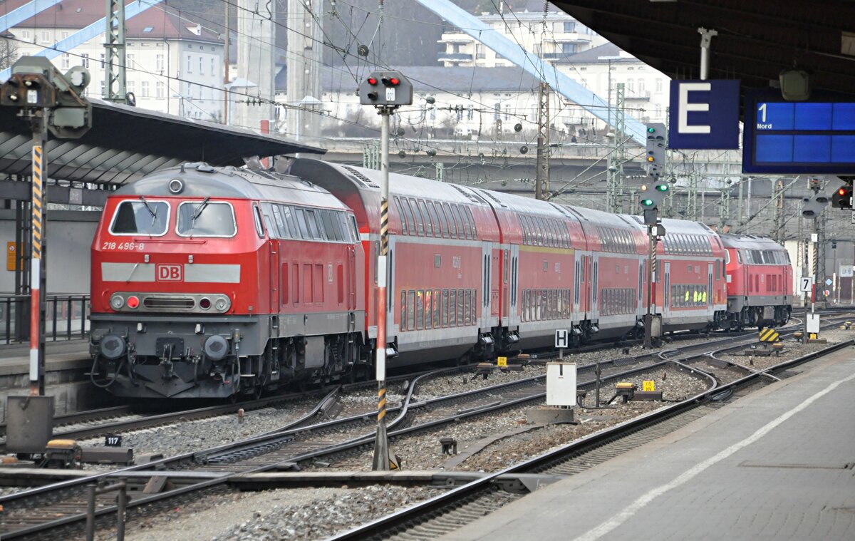 218 496-8 und 218 409-1 mit IRE in Ulm am 09.03.2011.