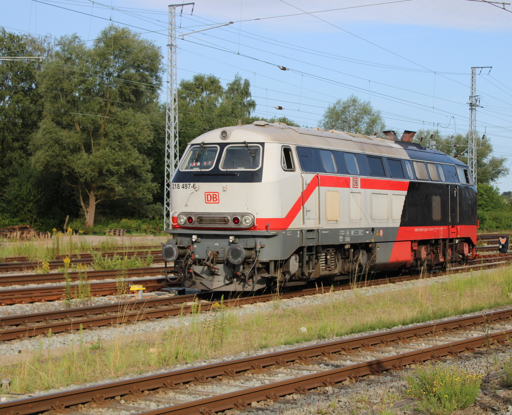 218 497-6 beim Rangieren am 08.08.2025 im Rostocker Hbf.