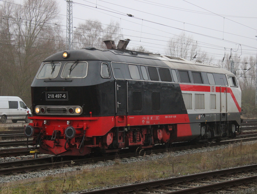 218 497-6 beim Rangieren am 22.12.2025 im Rostocker Hbf.