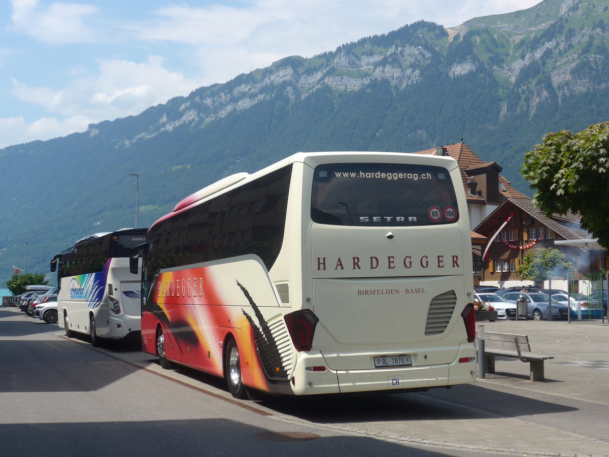 (219'280) - Hardegger, Birsfelden - BL 7870 - Setra am 1. August 2020 in Iseltwald, Dorf