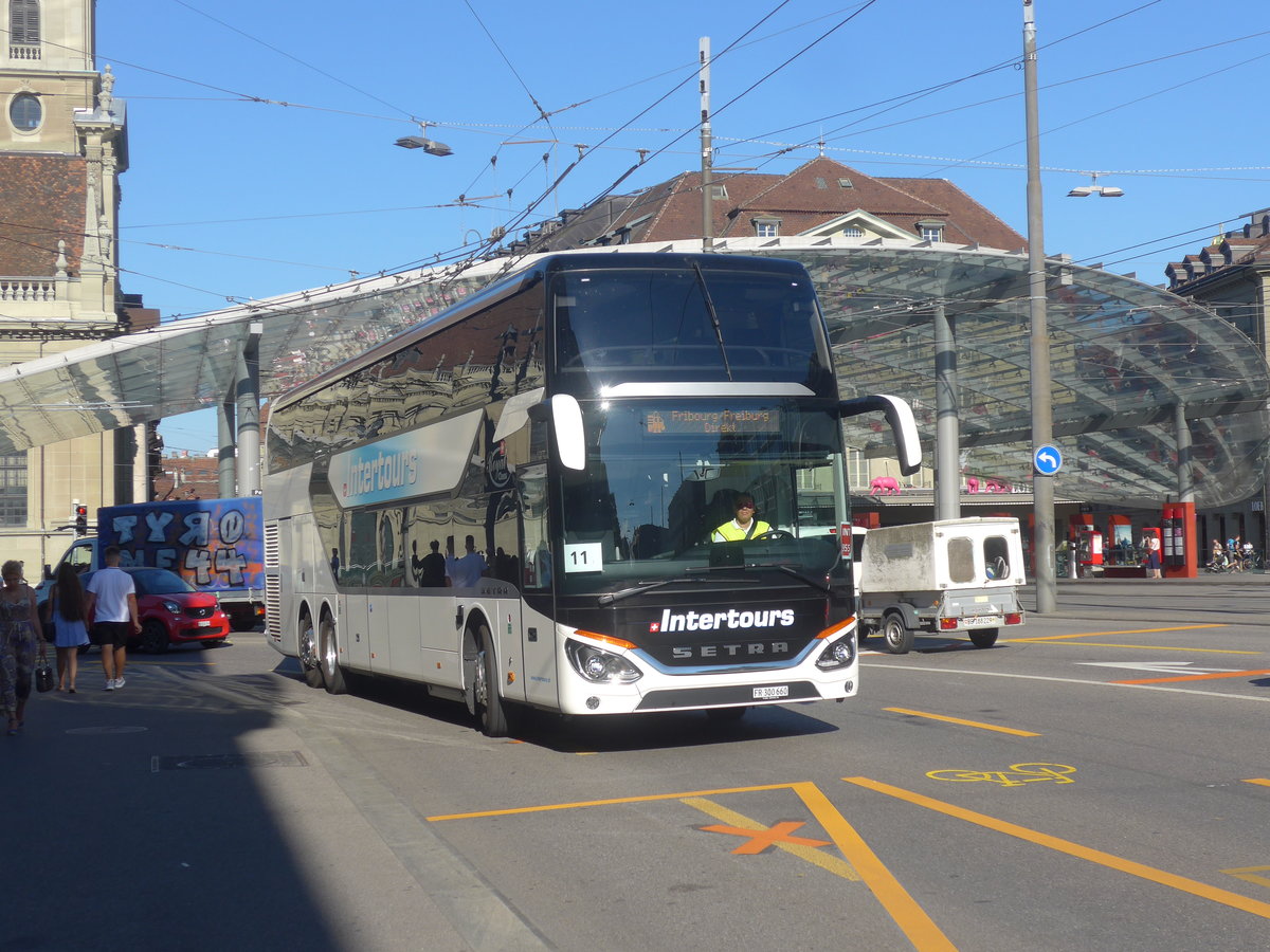 (219'517) - Intertours, Domdidier - FR 300'660 - Setra am 8. August 2020 beim Bahnhof Bern